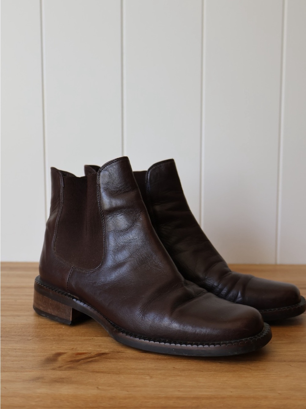 Vintage Hugo Buscati Women’s Leather Chelsea Boots Size 5